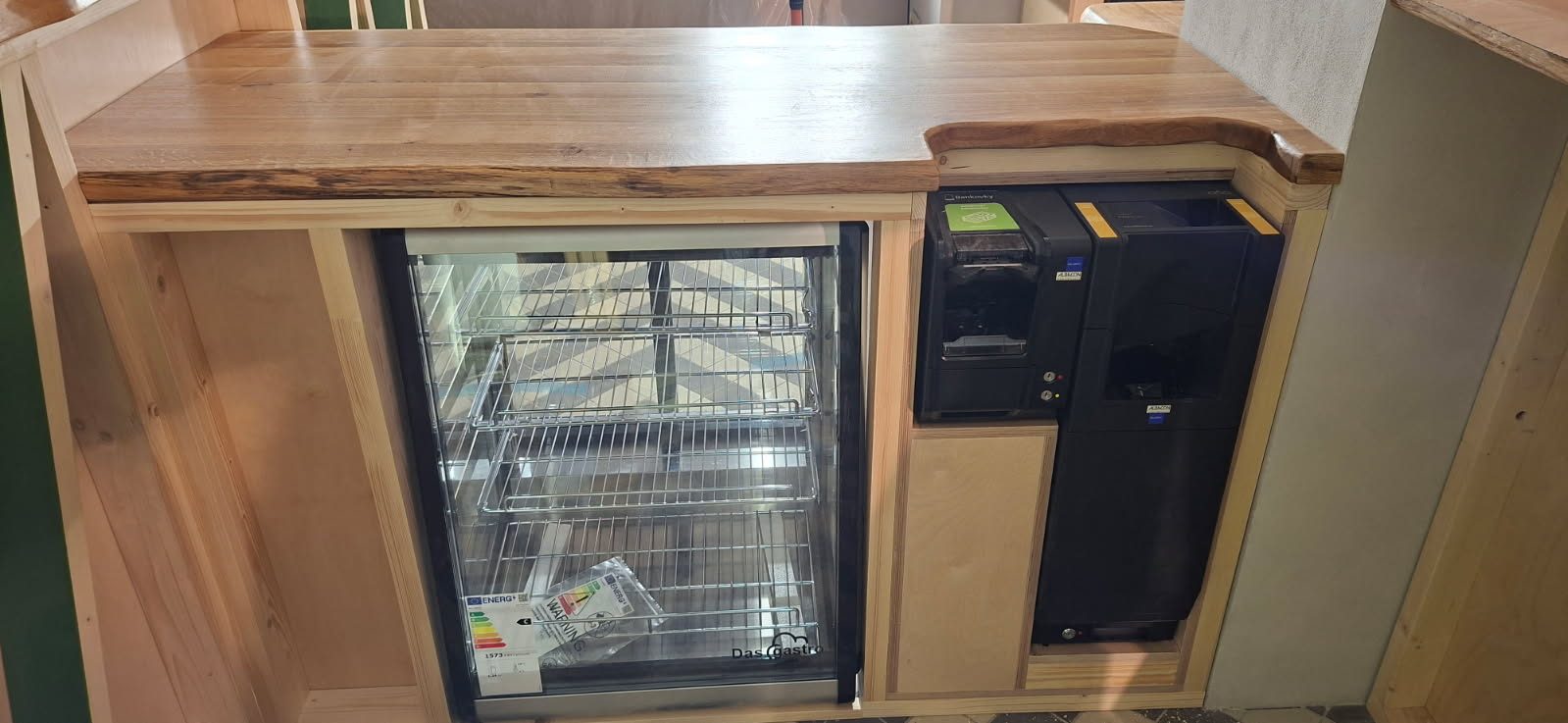 Bary, pulty a jiný nábytek na míru do pizzerie