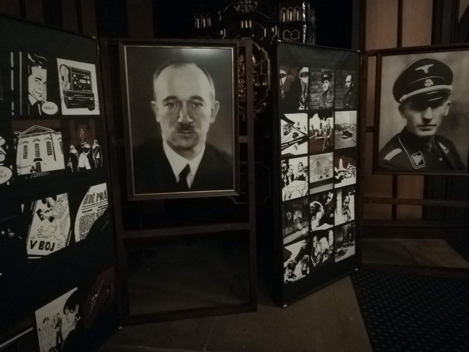 Paravany - výstava Staroměstská radnice