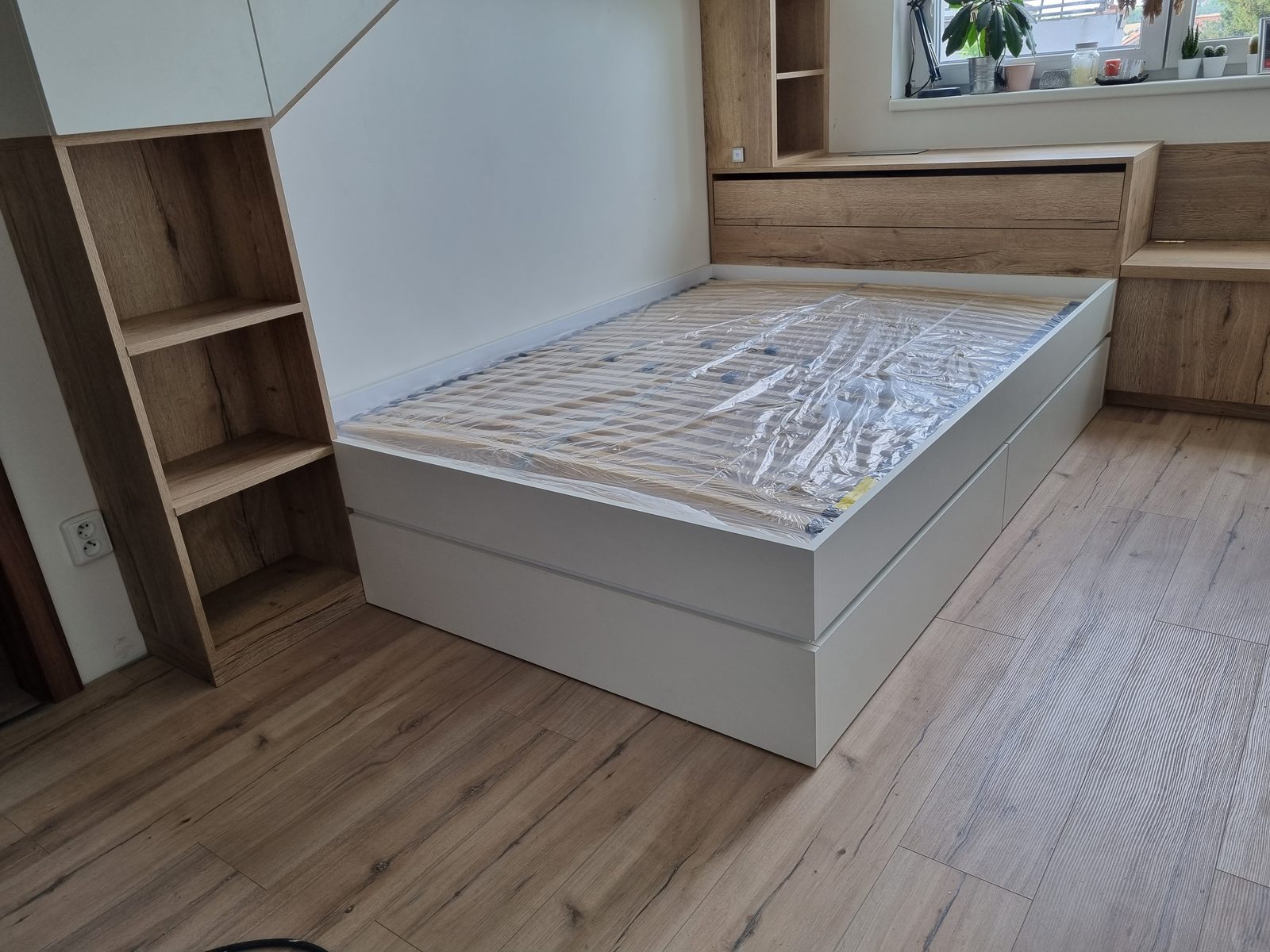 Postel s peřiňákem do dětského pokoje